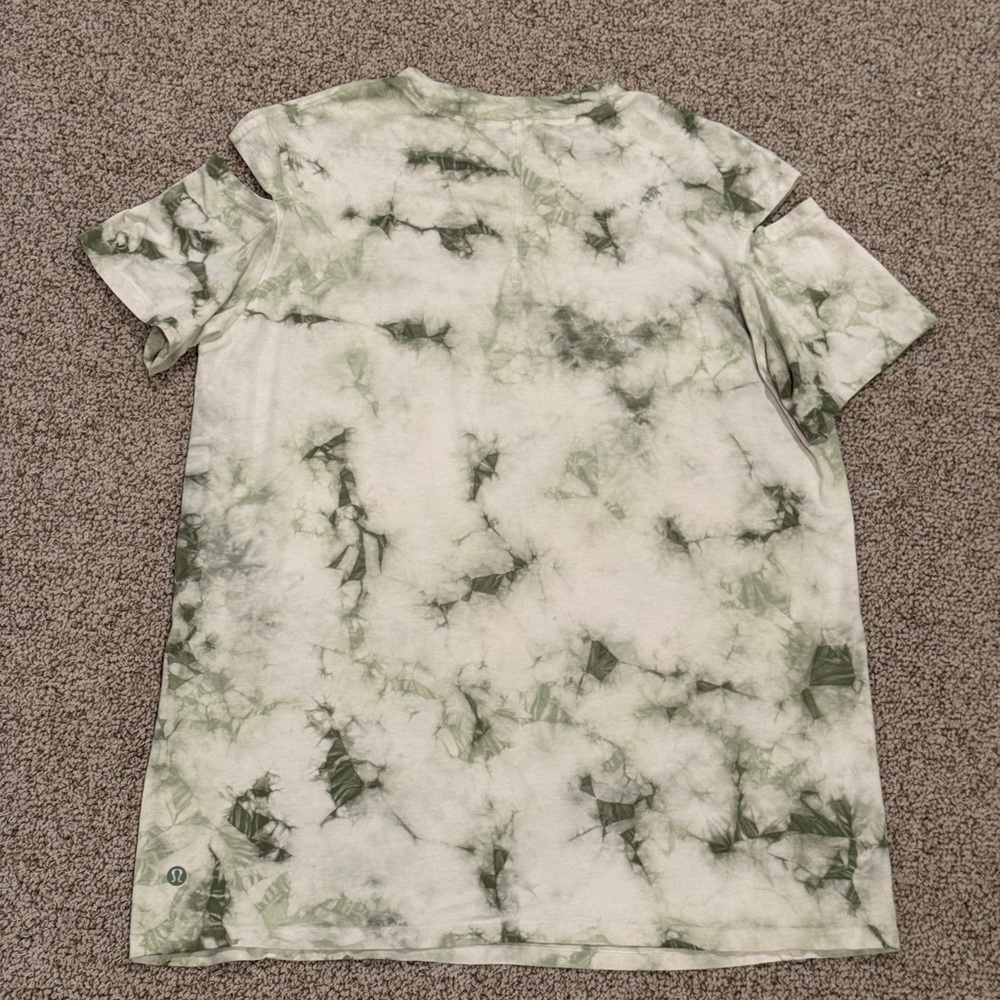 lululemon LA ALL YOURS CUT-OUT SHORT SLEEVE Camo Wash Willow
Green/Army Green 4 - Picture 3 of 6